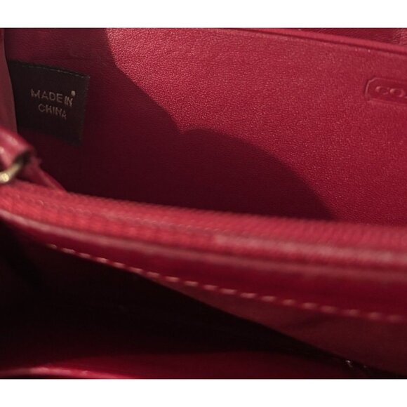 Coach Vtg Zoe Red Leather Accordion Style Zip Around Leather Wallet Buckles - Picture 6 of 6